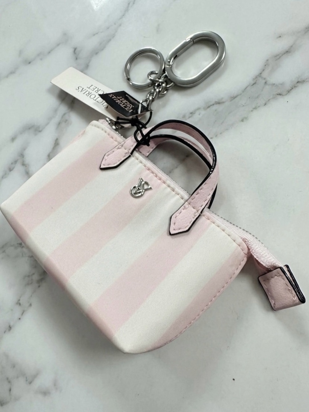 VICTORIA'S SECRET
Micro Travel Tote Bag Charm - Picture 2 of 4